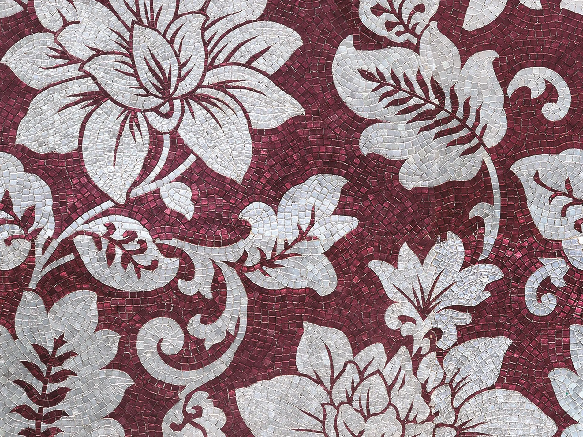 Dining room with an elegant green rose mosaic, made with our artisanal inlay technique.